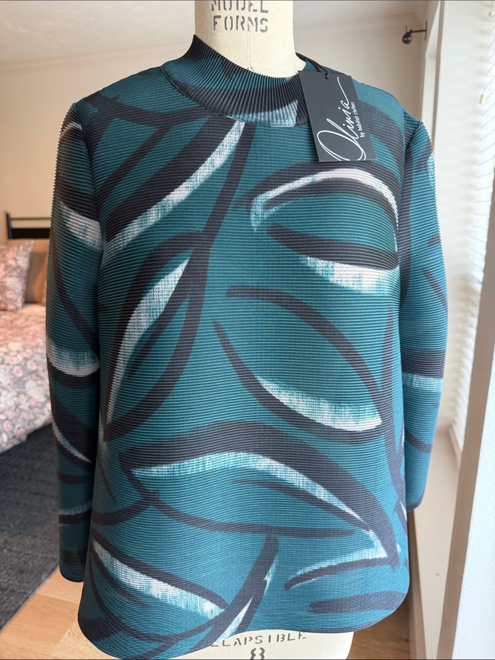 Habitat teal pleated size small NWT